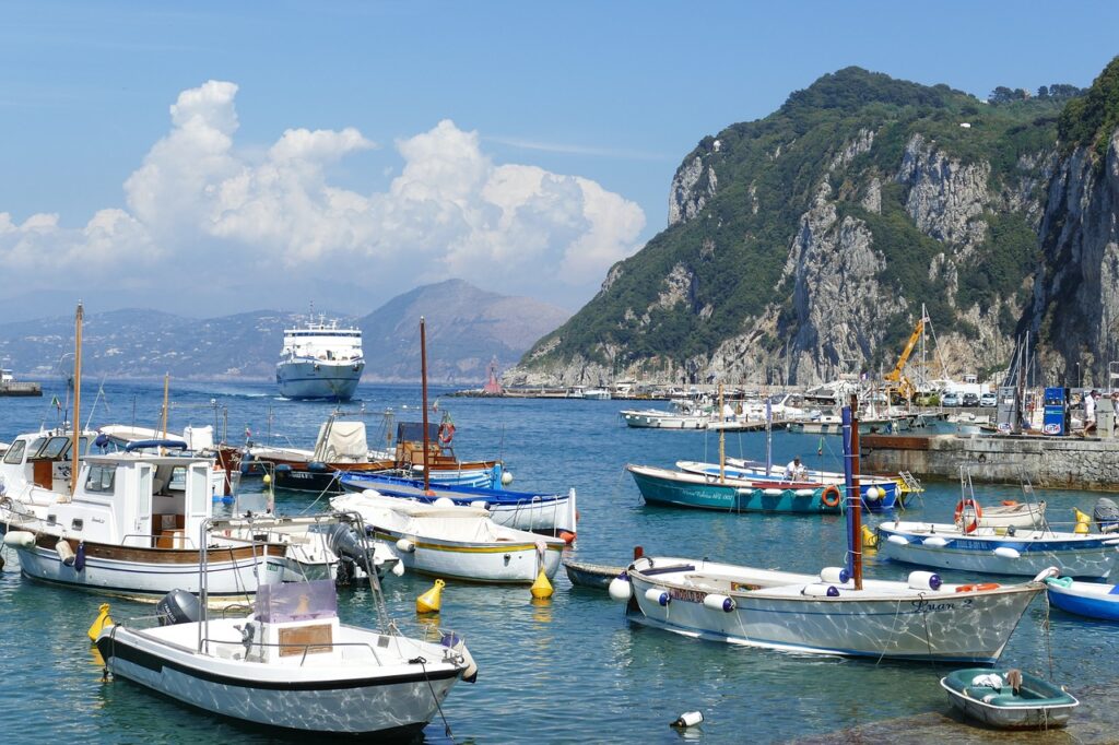 navi e traghetti Napoli Capri